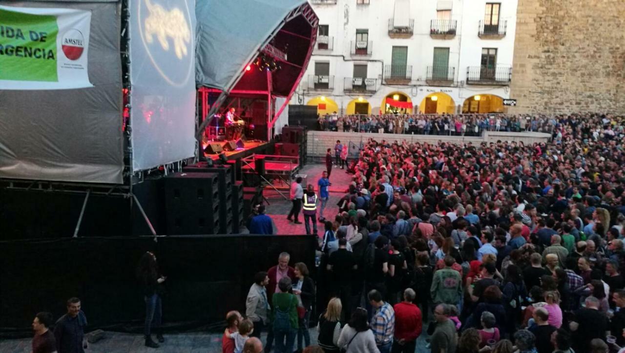 Apartamentos La Machacona Plaza Mayor Caces エクステリア 写真